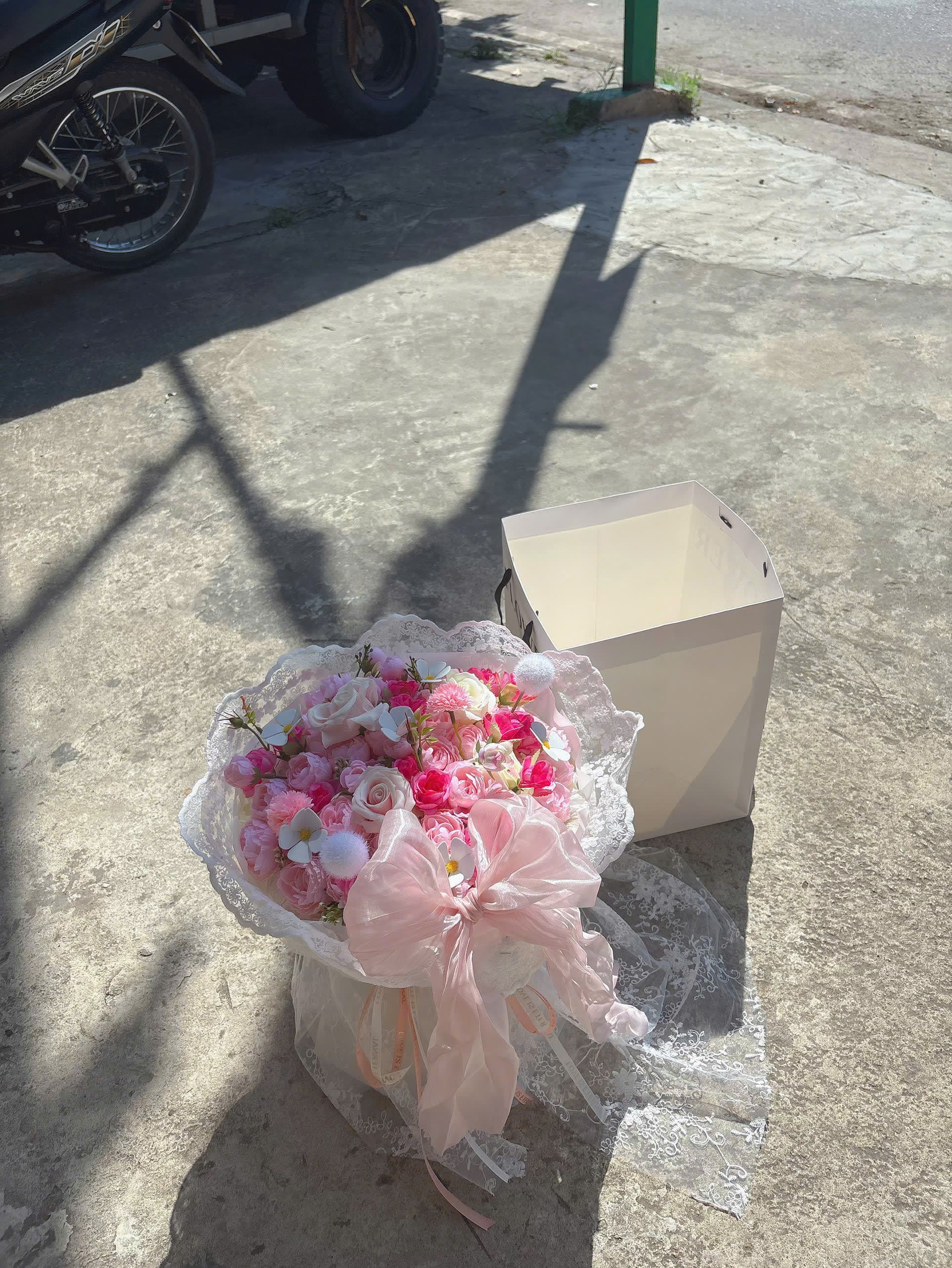 Hoa trà mix sofia kèm nơ lụa